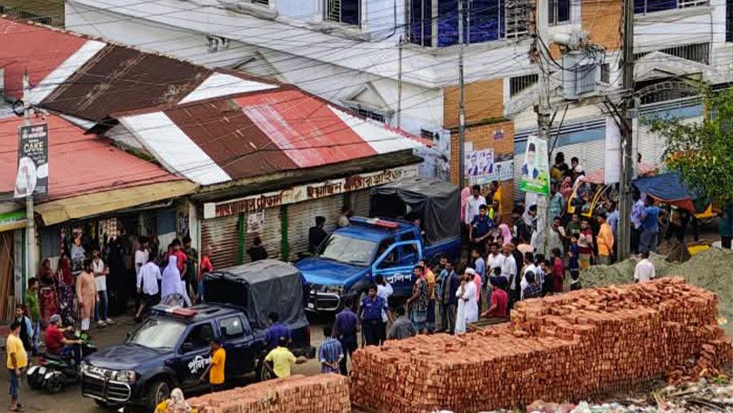 নারায়ণগঞ্জে ফ্ল্যাট থেকে স্বামী-স্ত্রী ও সন্তানের মরদেহ উদ্ধার